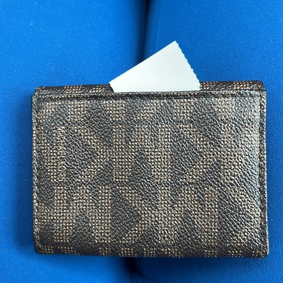 Micheal Kors card holder - Picture 3 of 5